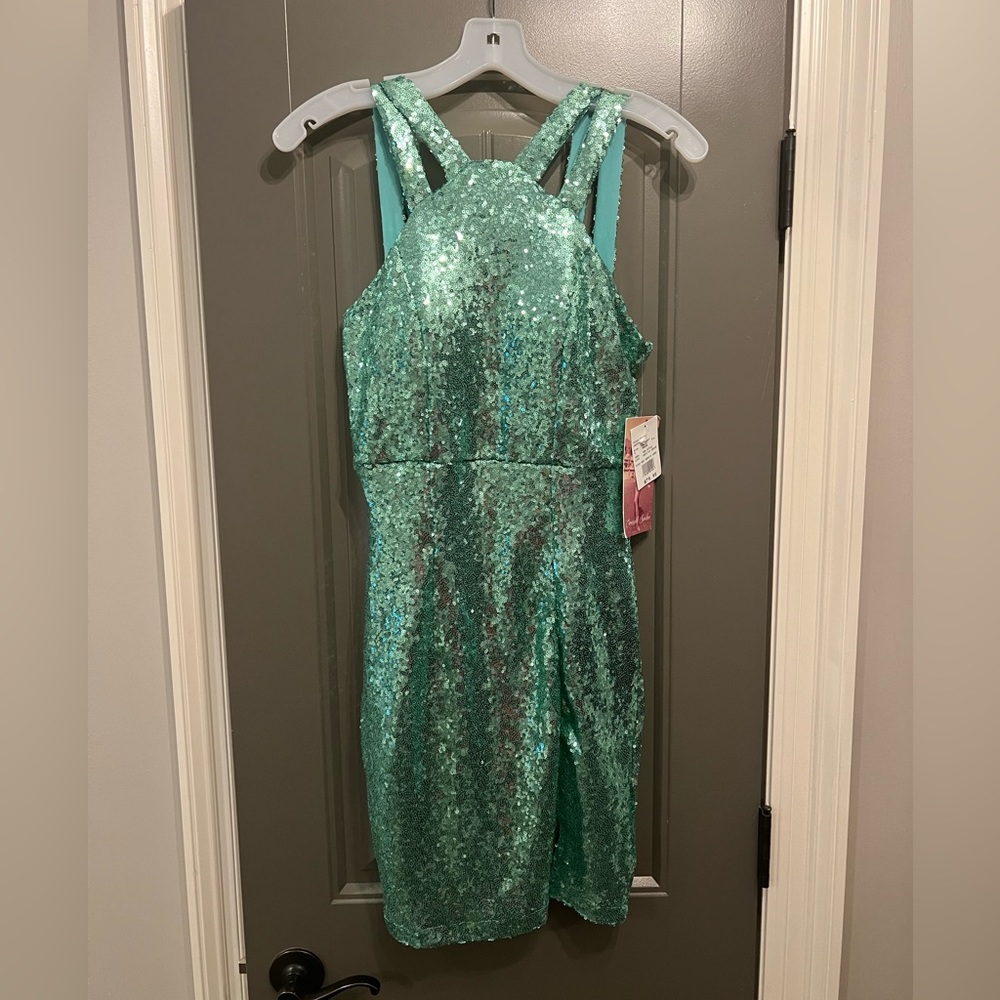 Sequin homecoming dress, NWT, Size M, Sage green